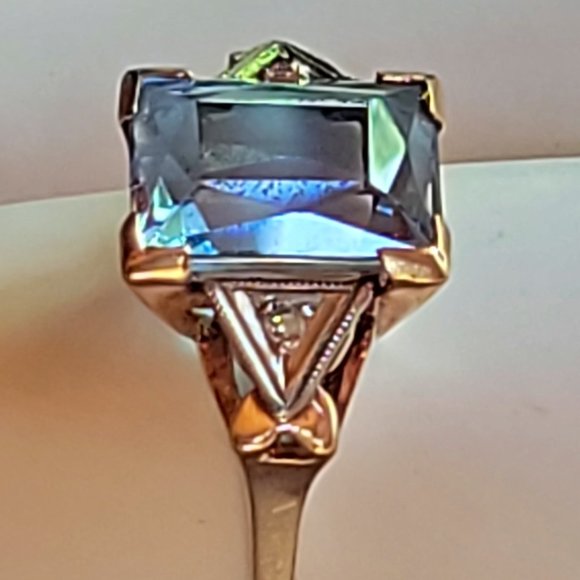 10K Yellow Gold Aquamarine and Diamond Ring - Picture 2 of 7